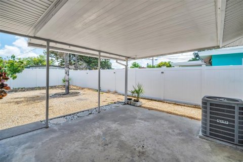 Villa ou maison à vendre à Clearwater, Floride: 2 chambres, 107.21 m2 № 2228006 - photo 11