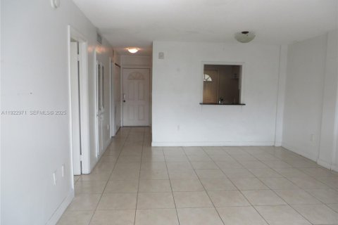 Condo in North Miami Beach, Florida, 1 bedroom  № 2039925 - photo 4