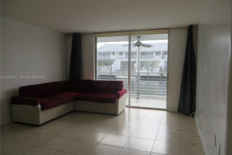 Condo in North Miami Beach, Florida, 1 bedroom  № 2039925 - photo 3