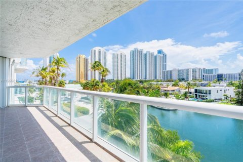 Condominio en Sunny Isles Beach, Florida, 2 dormitorios № 2153866