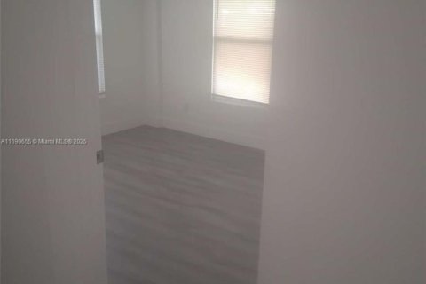 Casa en venta en Miami, Florida, 4 dormitorios, 107.02 m2 № 1936422 - foto 17