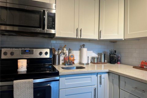 Купить виллу или дом в Хомстед, Флорида 1 спальня, 62.89м2, № 1727001 - фото 20