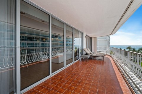 Copropriété à louer à Bal Harbour, Floride: 2 chambres, 234.58 m2 № 1863408 - photo 16