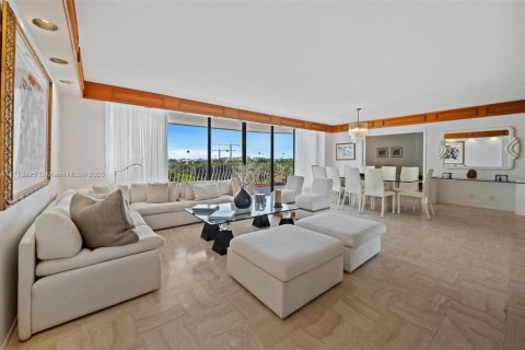Copropriété à louer à Bal Harbour, Floride: 2 chambres, 234.58 m2 № 1863408 - photo 12