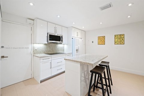Copropriété à louer à Bal Harbour, Floride: 2 chambres, 234.58 m2 № 1863408 - photo 22