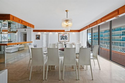 Copropriété à louer à Bal Harbour, Floride: 2 chambres, 234.58 m2 № 1863408 - photo 9