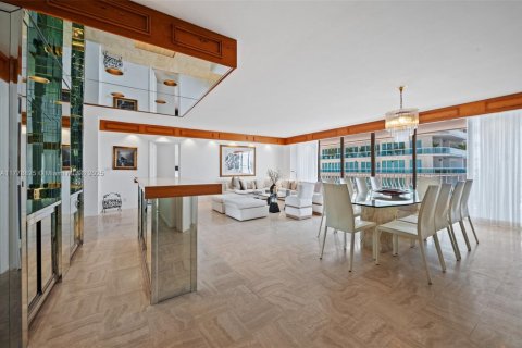 Copropriété à louer à Bal Harbour, Floride: 2 chambres, 234.58 m2 № 1863408 - photo 7