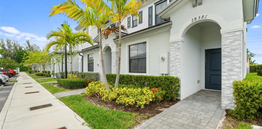 Adosado en Homestead, Florida 3 dormitorios, 123.37 m2 № 1756835