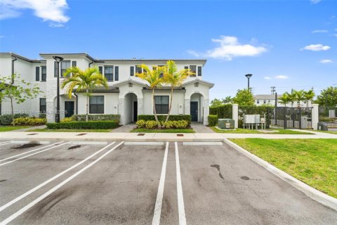 Adosado en venta en Homestead, Florida, 3 dormitorios, 123.37 m2 № 1756835 - foto 2