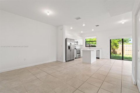 Adosado en venta en Homestead, Florida, 3 dormitorios, 123.37 m2 № 1756835 - foto 8