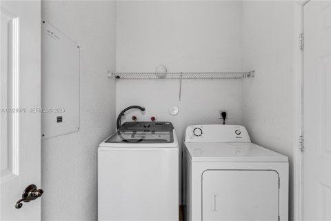 Adosado en alquiler en Homestead, Florida, 2 dormitorios, 132.94 m2 № 1987834 - foto 8