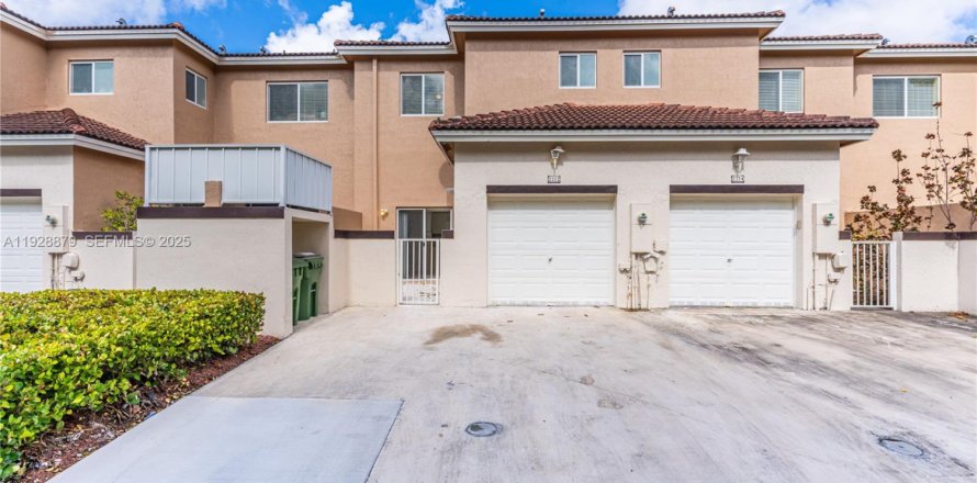 Adosado en Homestead, Florida 2 dormitorios, 132.94 m2 № 1987834