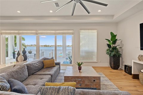 Villa ou maison à vendre à Treasure Island, Floride: 4 chambres, 472.87 m2 № 2417066 - photo 10