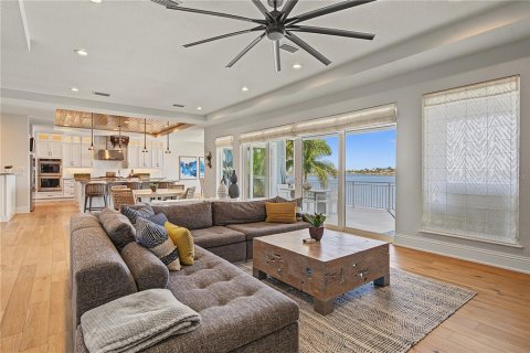 Villa ou maison à vendre à Treasure Island, Floride: 4 chambres, 472.87 m2 № 2417066 - photo 11