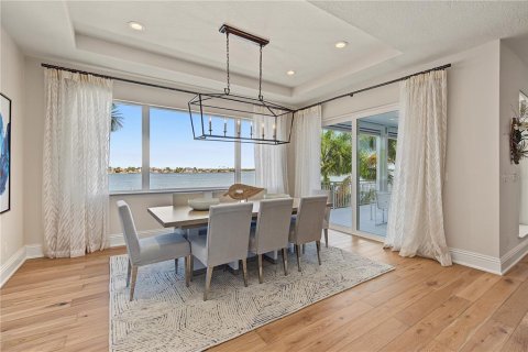 Villa ou maison à vendre à Treasure Island, Floride: 4 chambres, 472.87 m2 № 2417066 - photo 27