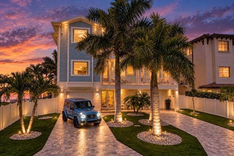 Villa ou maison à vendre à Treasure Island, Floride: 4 chambres, 472.87 m2 № 2417066 - photo 4