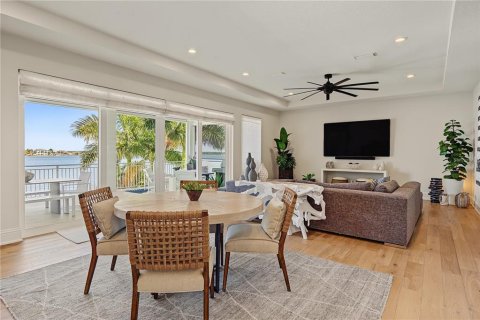 Villa ou maison à vendre à Treasure Island, Floride: 4 chambres, 472.87 m2 № 2417066 - photo 12