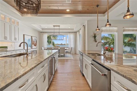 Villa ou maison à vendre à Treasure Island, Floride: 4 chambres, 472.87 m2 № 2417066 - photo 26