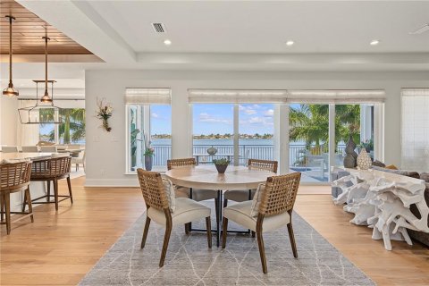 Villa ou maison à vendre à Treasure Island, Floride: 4 chambres, 472.87 m2 № 2417066 - photo 13