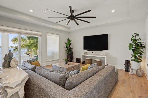 Villa ou maison à vendre à Treasure Island, Floride: 4 chambres, 472.87 m2 № 2417066 - photo 9
