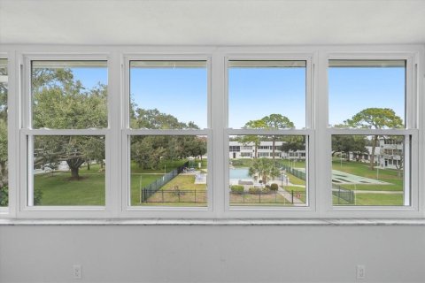 Condo in Saint Petersburg, Florida, 1 bedroom № 2222528 - photo 17