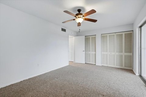 Condo in Saint Petersburg, Florida, 1 bedroom № 2222528 - photo 14