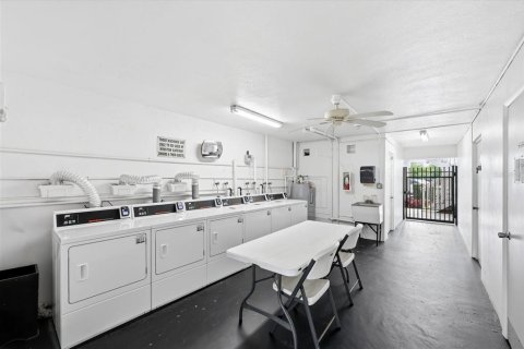 Condo in Saint Petersburg, Florida, 1 bedroom № 2222528 - photo 18