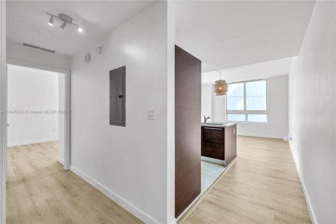 Купить кондоминиум в Майами, Флорида 1 спальня, 60.48м2, № 1842547 - фото 13