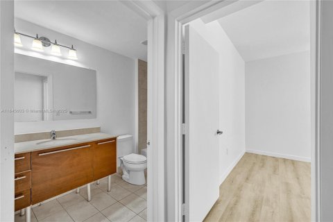 Купить кондоминиум в Майами, Флорида 1 спальня, 60.48м2, № 1842547 - фото 18