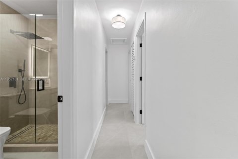 Casa en venta en Hialeah, Florida, 4 dormitorios, 185.34 m2 № 2006476 - foto 23