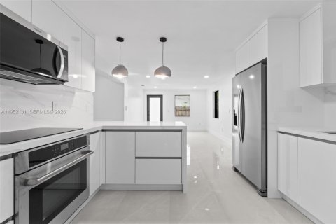 Casa en venta en Hialeah, Florida, 4 dormitorios, 185.34 m2 № 2006476 - foto 10