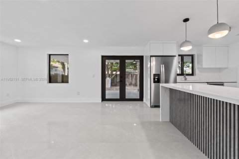 Casa en venta en Hialeah, Florida, 4 dormitorios, 185.34 m2 № 2006476 - foto 7
