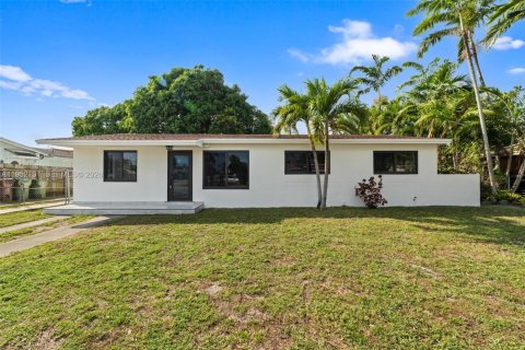 Дом в Хайалиа, Флорида 4 спальни, 185.34м2 № 2006476