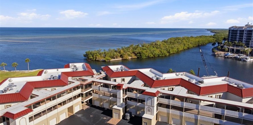 Condo à Punta Gorda, Floride, 3 chambres № 2121457