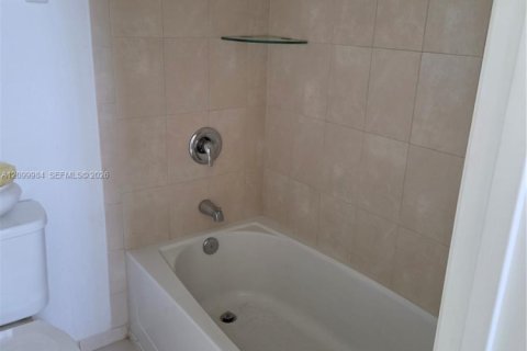 Villa ou maison à louer à Homestead, Floride: 4 chambres, 308.44 m2 № 2397938 - photo 28
