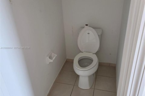 Villa ou maison à louer à Homestead, Floride: 4 chambres, 308.44 m2 № 2397938 - photo 24