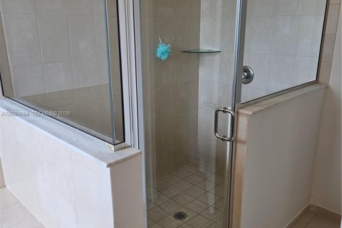 Villa ou maison à louer à Homestead, Floride: 4 chambres, 308.44 m2 № 2397938 - photo 23