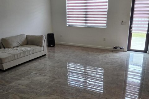 Villa ou maison à louer à Homestead, Floride: 4 chambres, 308.44 m2 № 2397938 - photo 10
