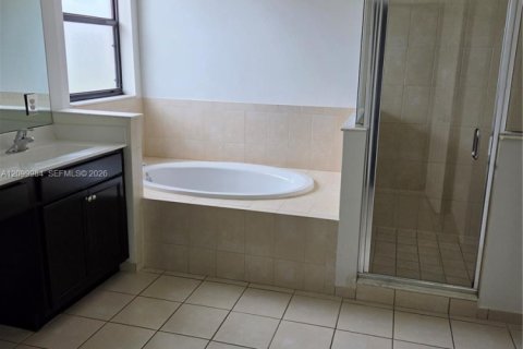 Villa ou maison à louer à Homestead, Floride: 4 chambres, 308.44 m2 № 2397938 - photo 21