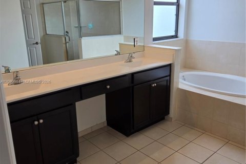 Villa ou maison à louer à Homestead, Floride: 4 chambres, 308.44 m2 № 2397938 - photo 22