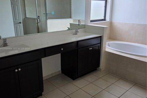 Villa ou maison à louer à Homestead, Floride: 4 chambres, 308.44 m2 № 2397938 - photo 20