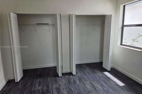 Villa ou maison à louer à Homestead, Floride: 4 chambres, 308.44 m2 № 2397938 - photo 30