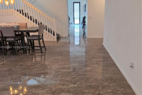 Villa ou maison à louer à Homestead, Floride: 4 chambres, 308.44 m2 № 2397938 - photo 15