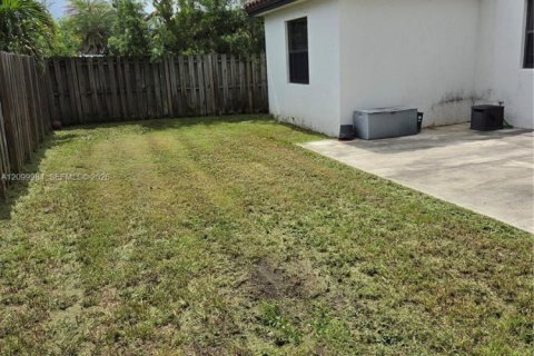 Villa ou maison à louer à Homestead, Floride: 4 chambres, 308.44 m2 № 2397938 - photo 6