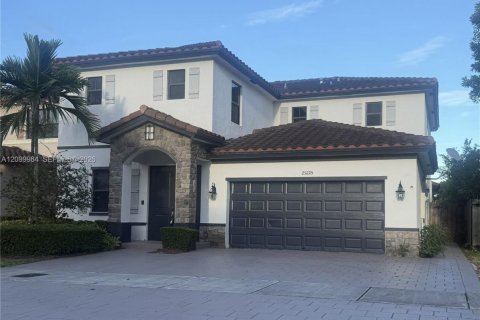 Villa ou maison à louer à Homestead, Floride: 4 chambres, 308.44 m2 № 2397938 - photo 2