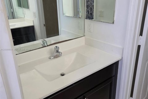Villa ou maison à louer à Homestead, Floride: 4 chambres, 308.44 m2 № 2397938 - photo 27