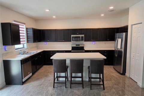 Villa ou maison à louer à Homestead, Floride: 4 chambres, 308.44 m2 № 2397938 - photo 13