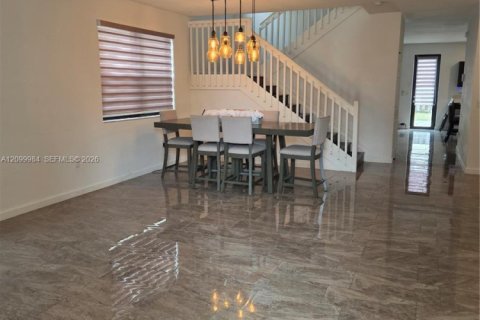 Villa ou maison à louer à Homestead, Floride: 4 chambres, 308.44 m2 № 2397938 - photo 16