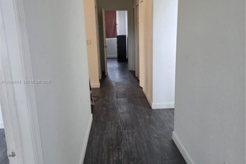 Villa ou maison à louer à Homestead, Floride: 4 chambres, 308.44 m2 № 2397938 - photo 26