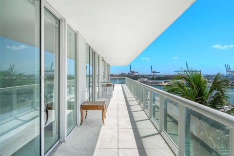 Condo in Miami Beach, Florida, 4 bedrooms  № 1936391 - photo 17